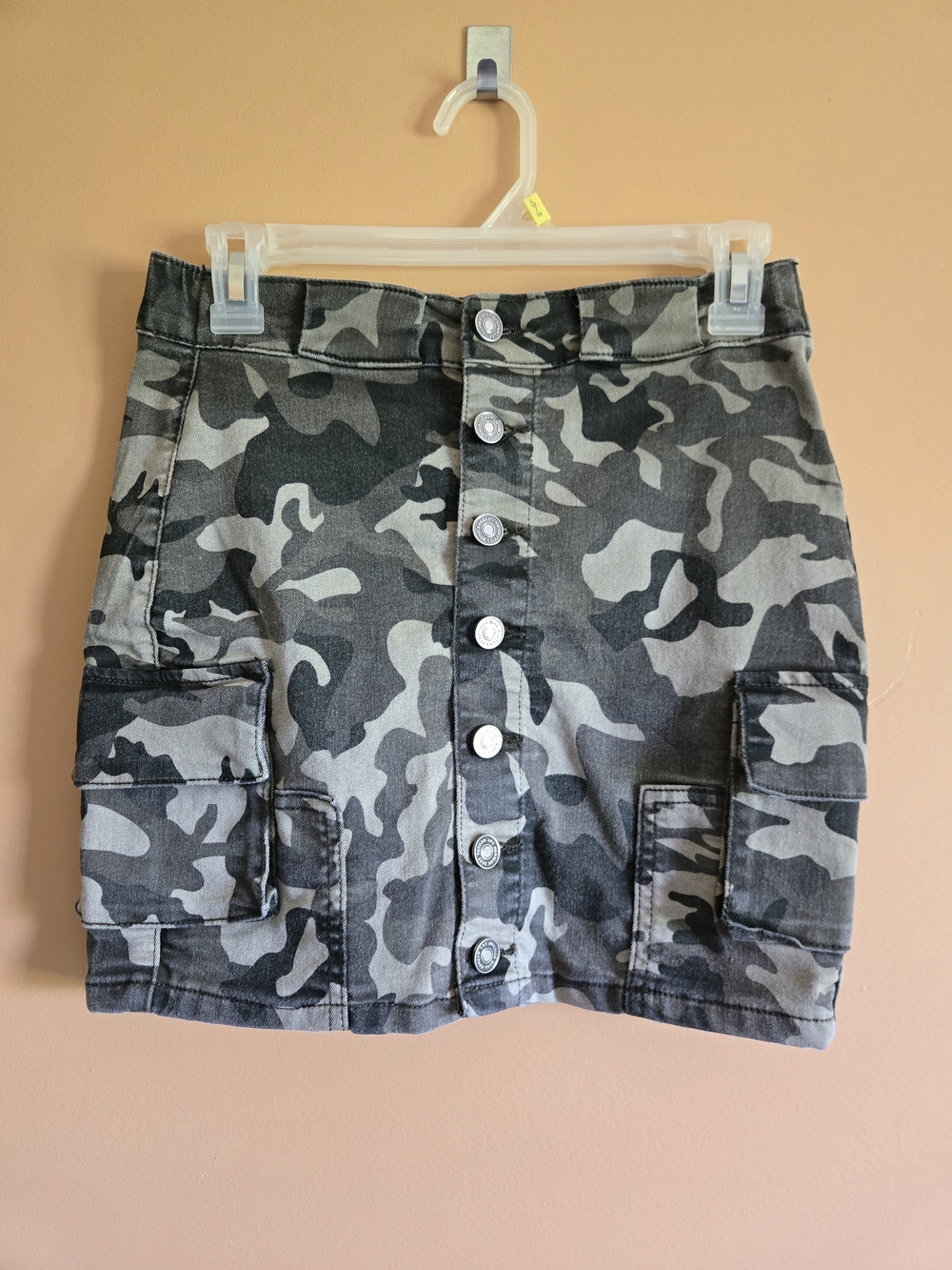 KanCan Estilo Camouflage Button-Front Cargo Mini Skirt
